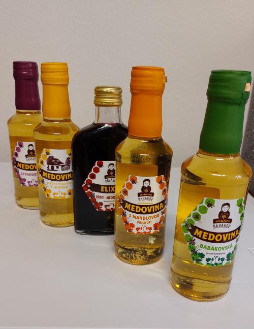 Medoviny, medy a svíčky z vosku